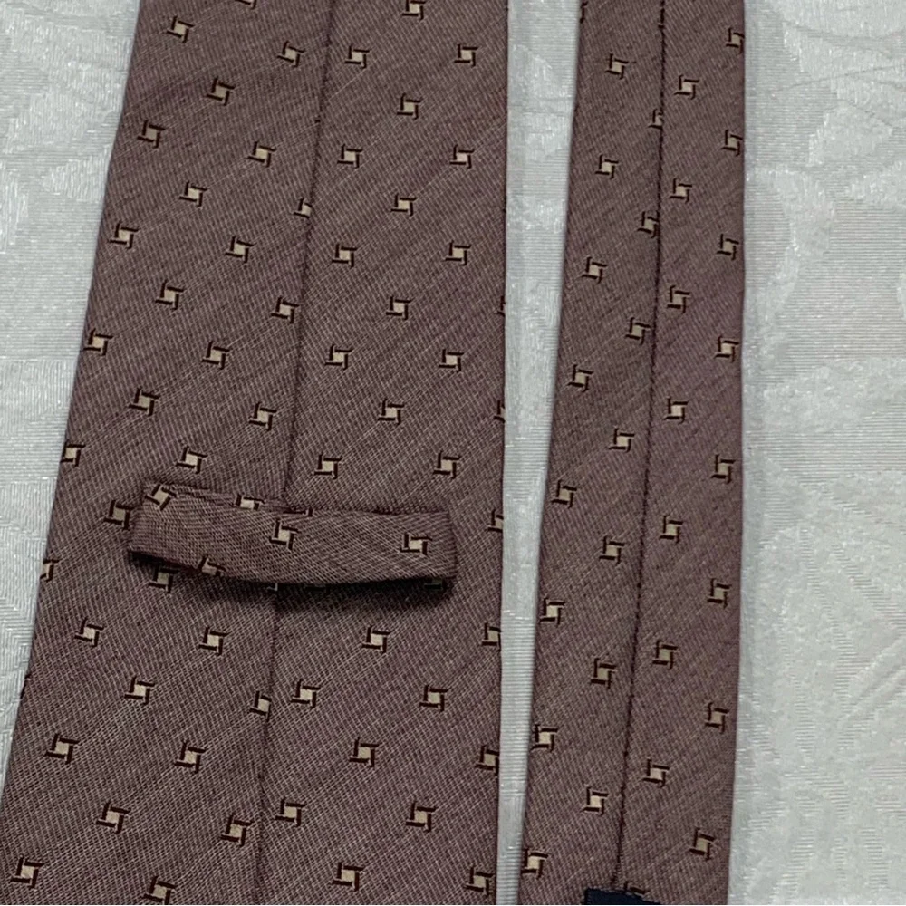 Burberry Brown Silk Tie with Classic Pattern